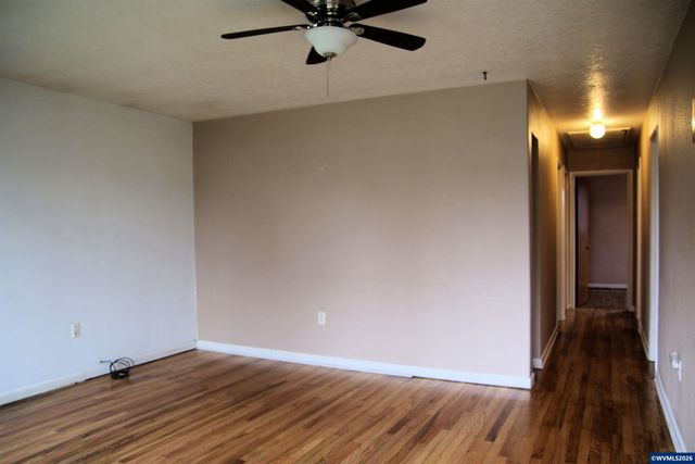 1935 Tudor Wy SE, Albany, OR 97322