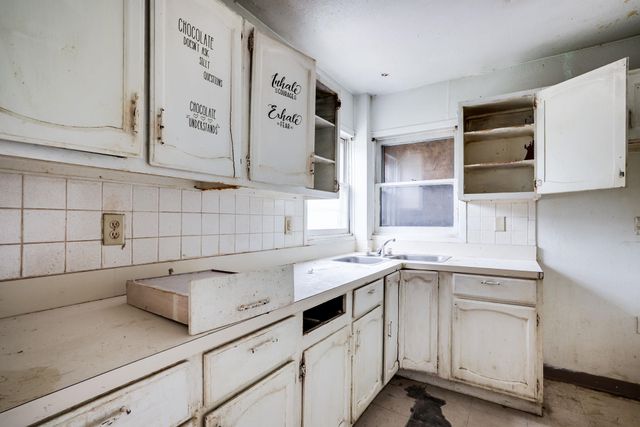 3120 E Stadium Dr, Wichita, KS 67214