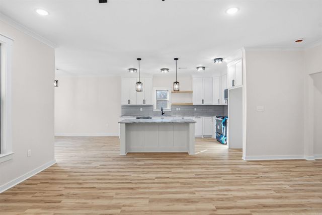 504 Madeleine, Austin, AR 72007