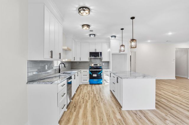 504 Madeleine, Austin, AR 72007