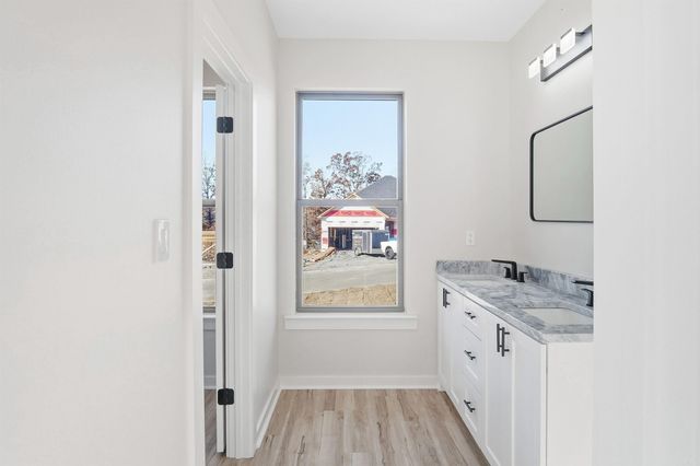 504 Madeleine, Austin, AR 72007