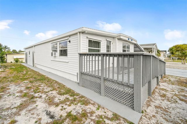 7897 SE Swan Avenue, Hobe Sound, FL 33455