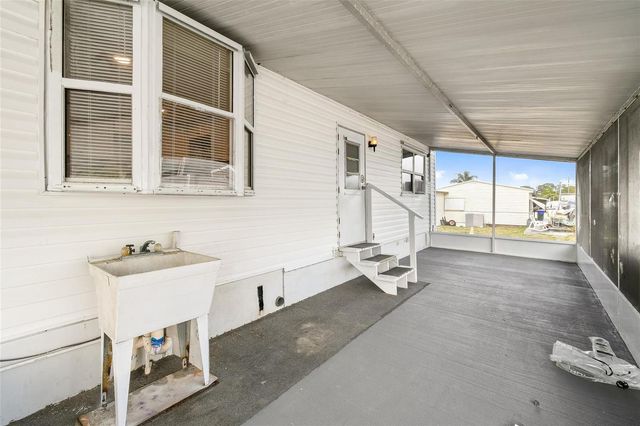 7897 SE Swan Avenue, Hobe Sound, FL 33455