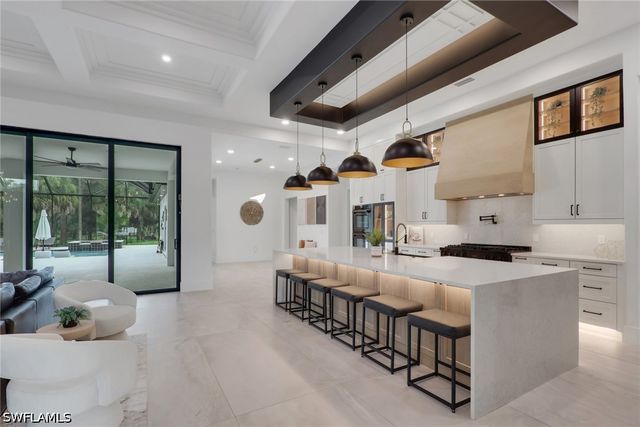 634 19th ST SW, Naples, FL 34117