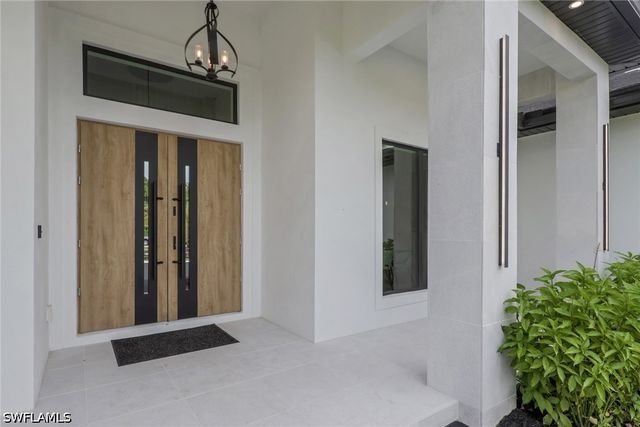 634 19th ST SW, Naples, FL 34117