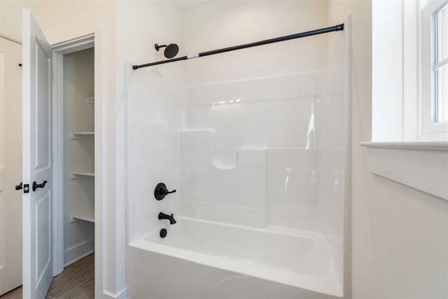 5033 Ikram Oaks Drive, Jackson, MI 49201