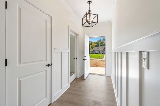 5033 Ikram Oaks Drive, Jackson, MI 49201