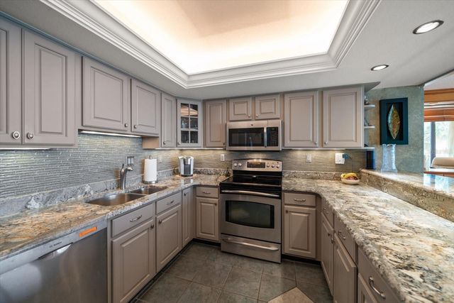 7600 BAYSHORE DRIVE 204, Treasure Island, FL 33706