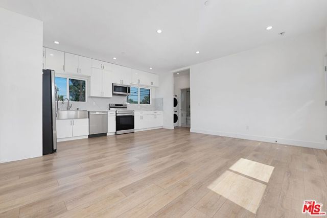 6266 Etiwanda Avenue 18254, Los Angeles, CA 91335
