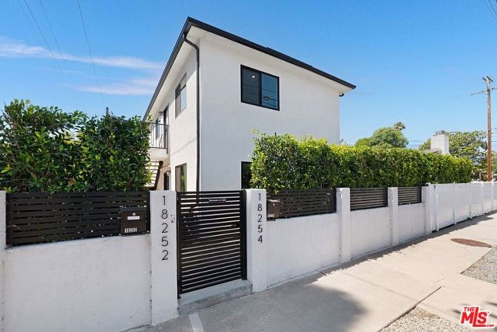 6266 Etiwanda Avenue 18254, Los Angeles, CA 91335