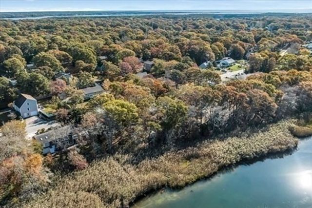 11 Madeline Rd, Falmouth, MA 02536