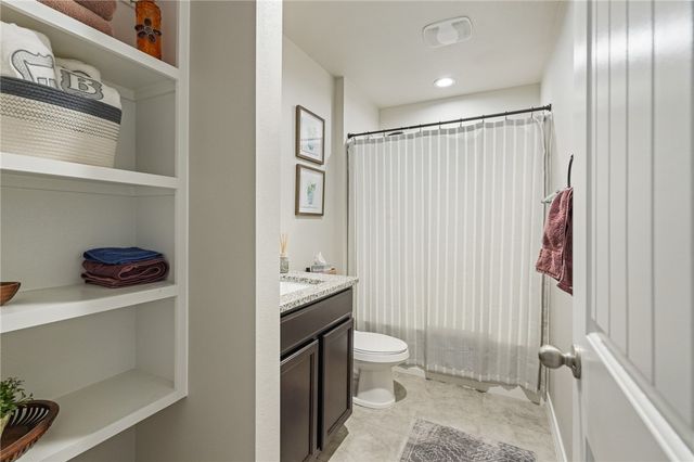 103 Donegal St, Sinton, TX 78387