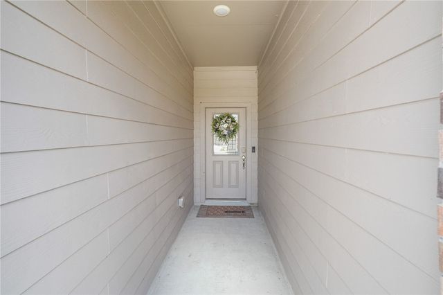 103 Donegal St, Sinton, TX 78387