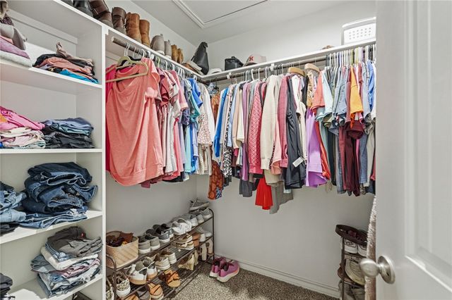 103 Donegal St, Sinton, TX 78387