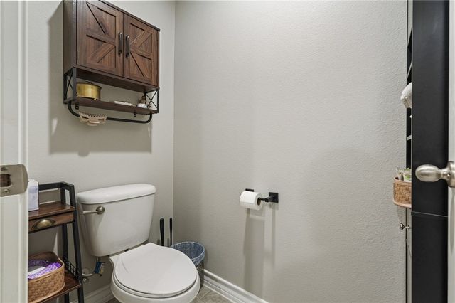 103 Donegal St, Sinton, TX 78387