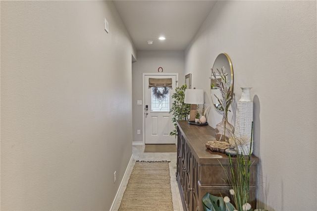 103 Donegal St, Sinton, TX 78387