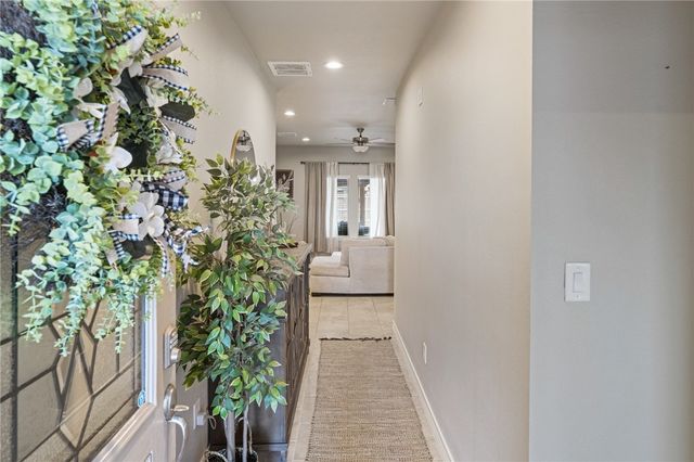 103 Donegal St, Sinton, TX 78387