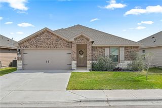 103 Donegal St, Sinton, TX 78387