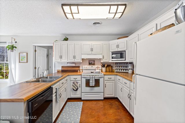 116 Stone Road, Potts Camp, MS 38659