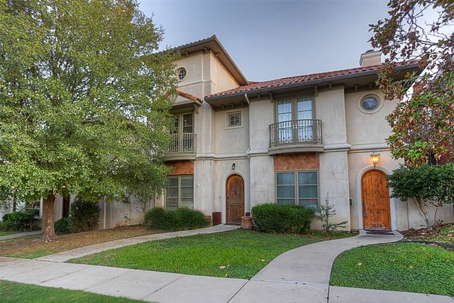 3637 Crestline Road, Fort Worth, TX 76107
