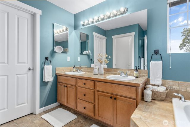 20025 SE 260th Place, Covington, WA 98042