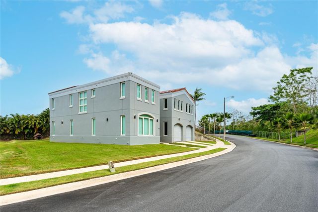 15 Via Naranjales 15 VIA NARANJALES LAS NUBES HACIENDA DE SAN JOSE, Caguas, PR 00727