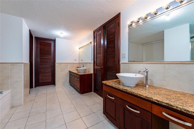 15 Via Naranjales 15 VIA NARANJALES LAS NUBES HACIENDA DE SAN JOSE, Caguas, PR 00727