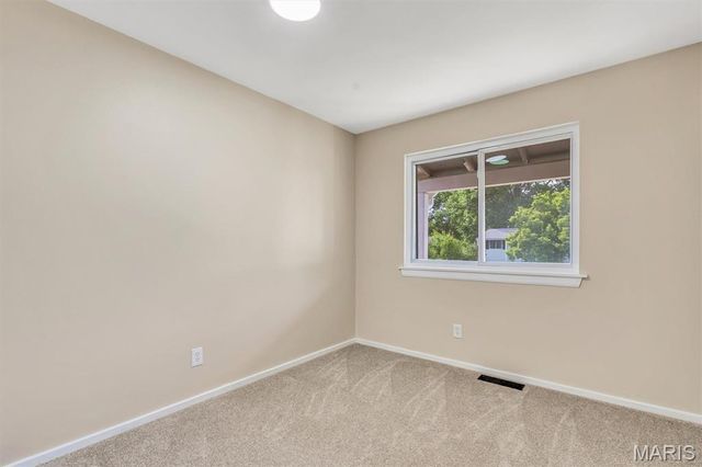 5226 Ville Maria Lane, Hazelwood, MO 63042