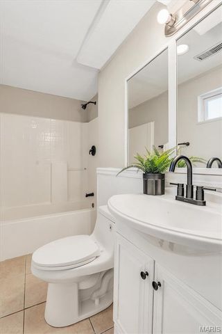 5226 Ville Maria Lane, Hazelwood, MO 63042