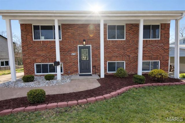5226 Ville Maria Lane, Hazelwood, MO 63042