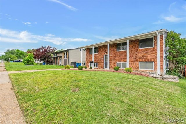 5226 Ville Maria Lane, Hazelwood, MO 63042