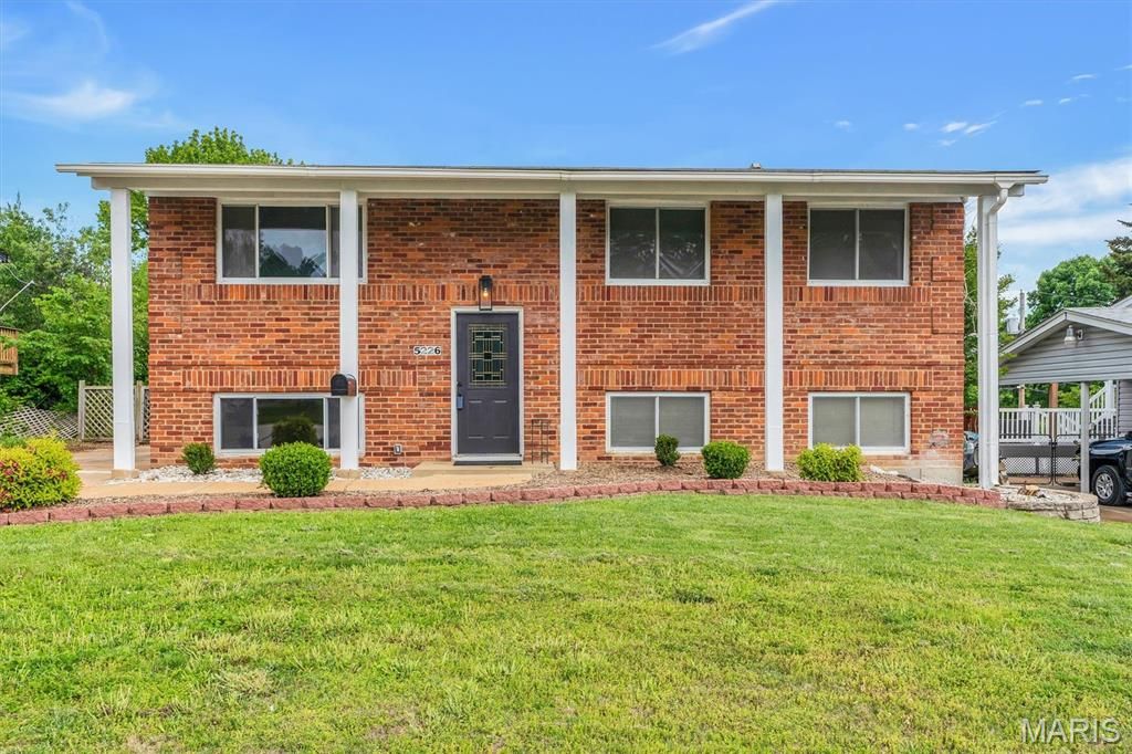 5226 Ville Maria Lane, Hazelwood, MO 63042