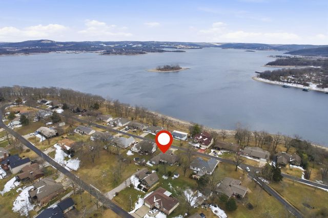 174 Lakeshore Drive S, Blue Eye, MO 65611