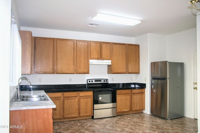 9527 N 82ND Lane, Peoria, AZ 85345