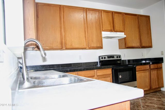 9527 N 82ND Lane, Peoria, AZ 85345