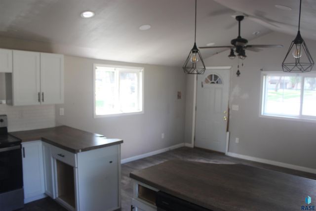 1011 E 13th St Street, Yankton, SD 57078