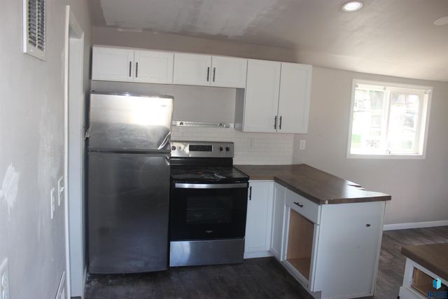 1011 E 13th St Street, Yankton, SD 57078