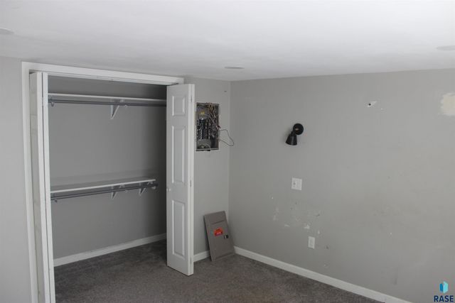 1011 E 13th St Street, Yankton, SD 57078