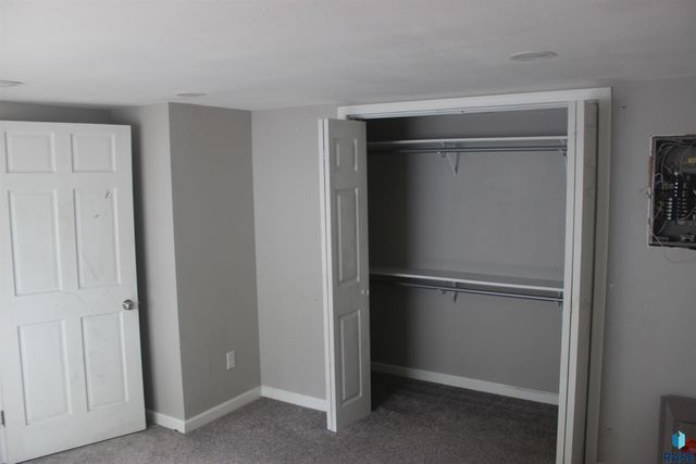 1011 E 13th St Street, Yankton, SD 57078