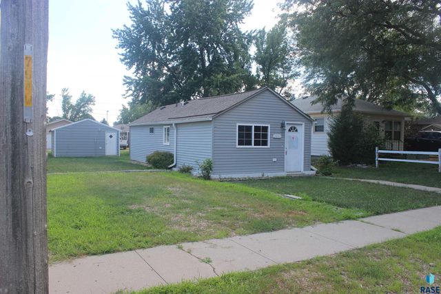 1011 E 13th St Street, Yankton, SD 57078
