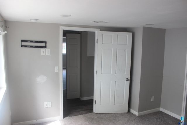 1011 E 13th St Street, Yankton, SD 57078