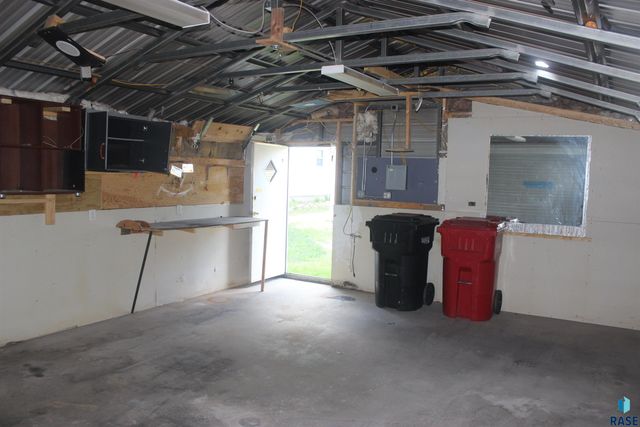 1011 E 13th St Street, Yankton, SD 57078