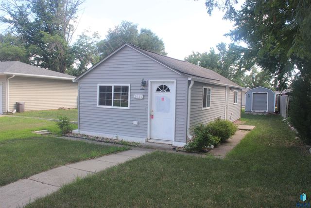 1011 E 13th St Street, Yankton, SD 57078