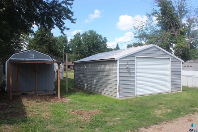 1011 E 13th St Street, Yankton, SD 57078