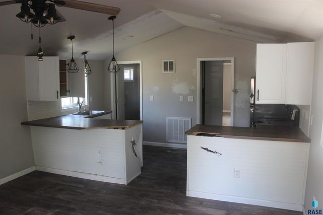 1011 E 13th St Street, Yankton, SD 57078