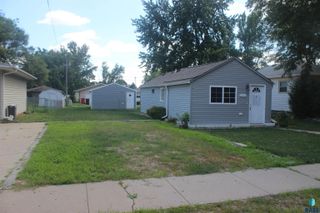 1011 E 13th St Street, Yankton, SD 57078