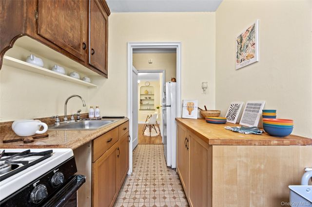 35-35 75th Street 522, Jackson Heights, NY 11372
