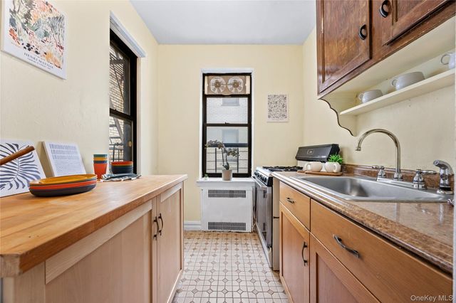 35-35 75th Street 522, Jackson Heights, NY 11372