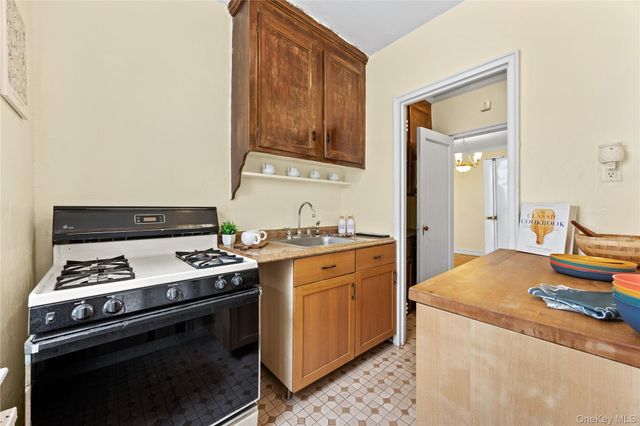 35-35 75th Street 522, Jackson Heights, NY 11372