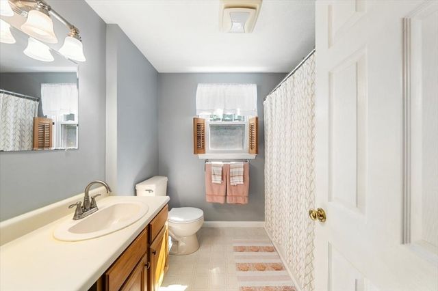 22 Canterbury St, Billerica, MA 01821